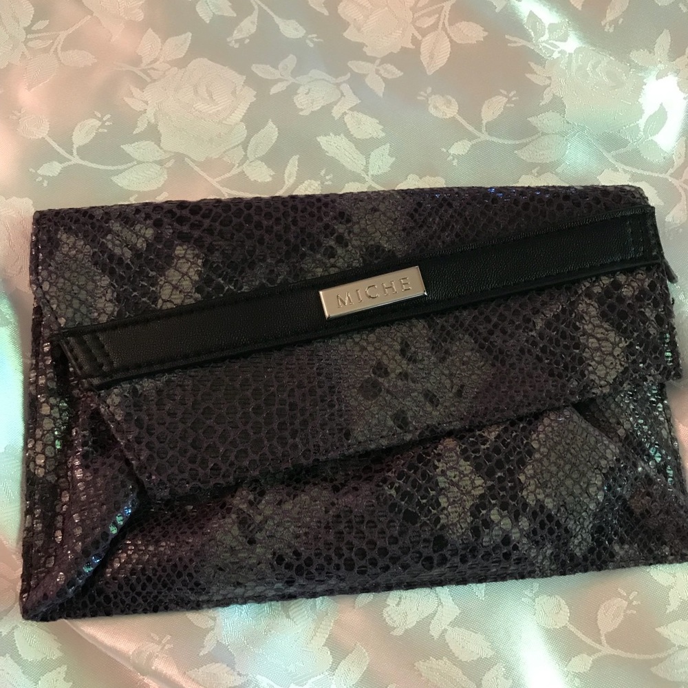 Clutch purse